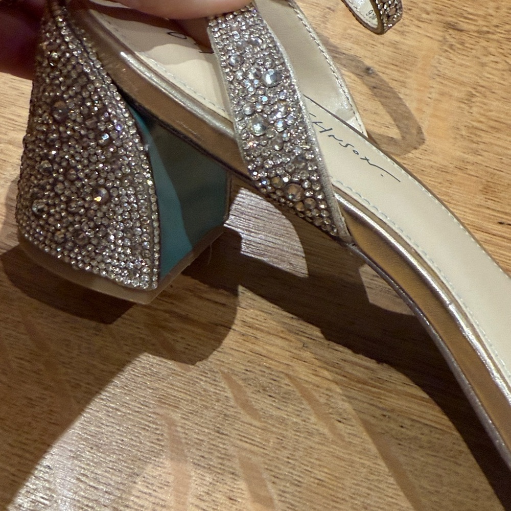 Betsey Johnson Glittering Gold Sandals. Size 9.5 - Picture 13 of 13